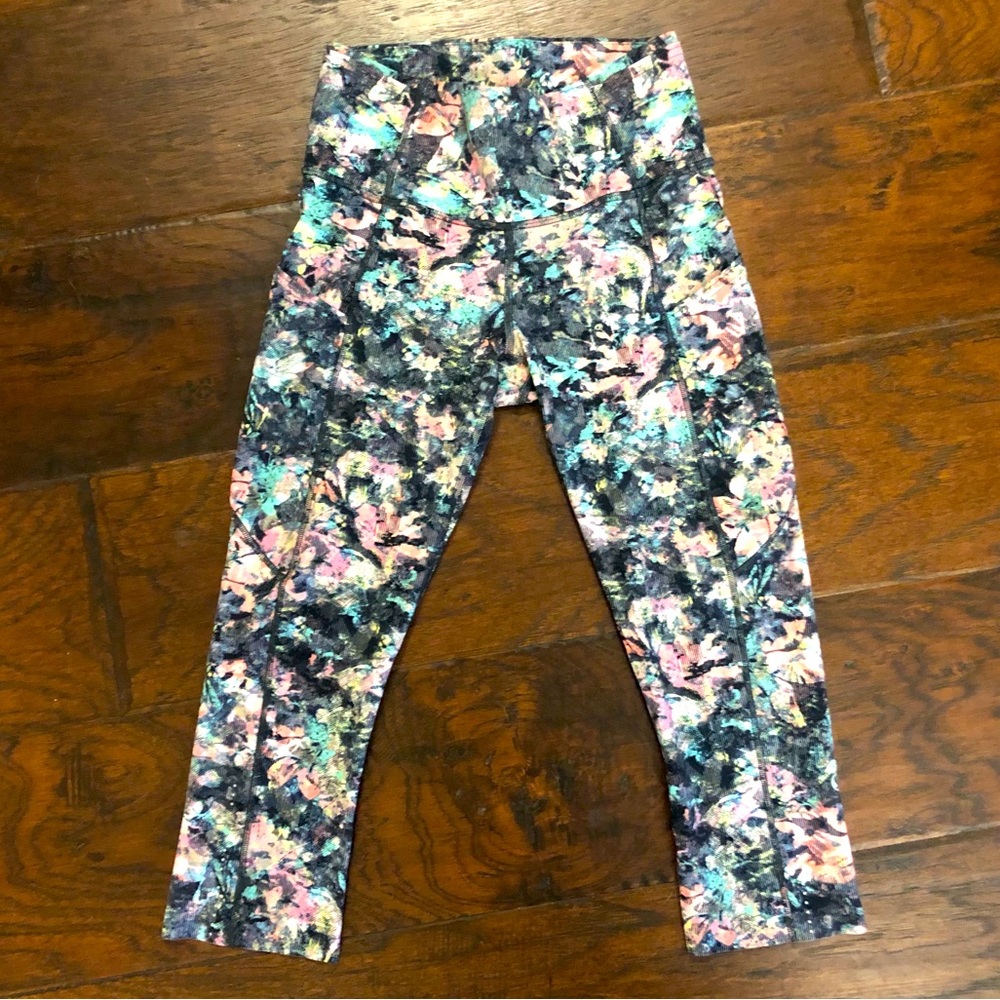 EUC Lululemon Cropped Legging Size 2